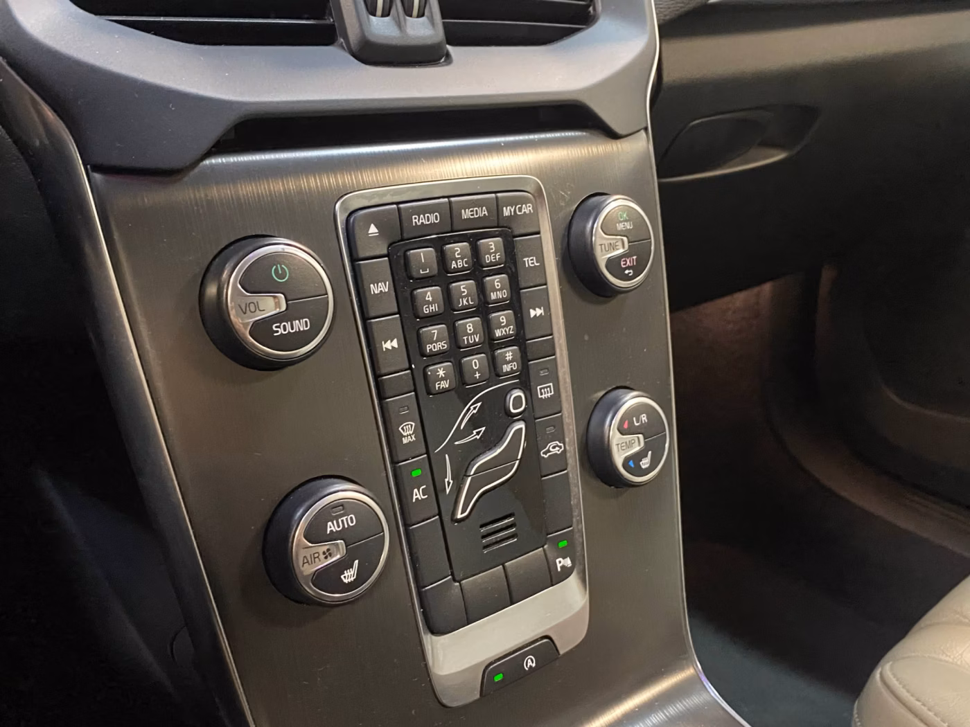 Volvo V40 фото 10