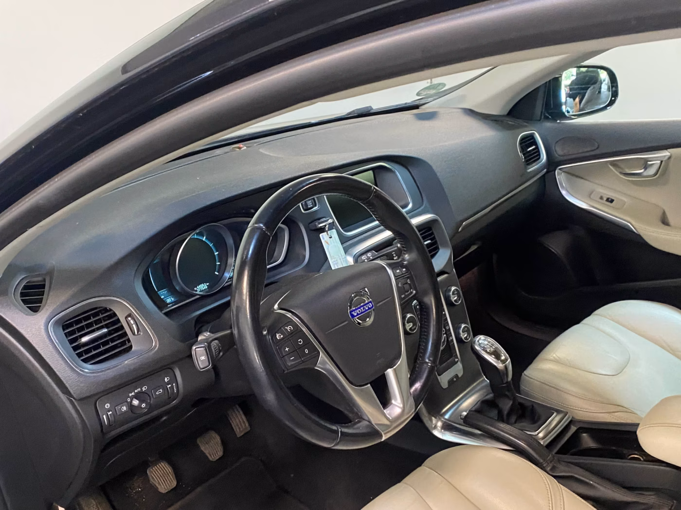 Volvo V40 фото 7