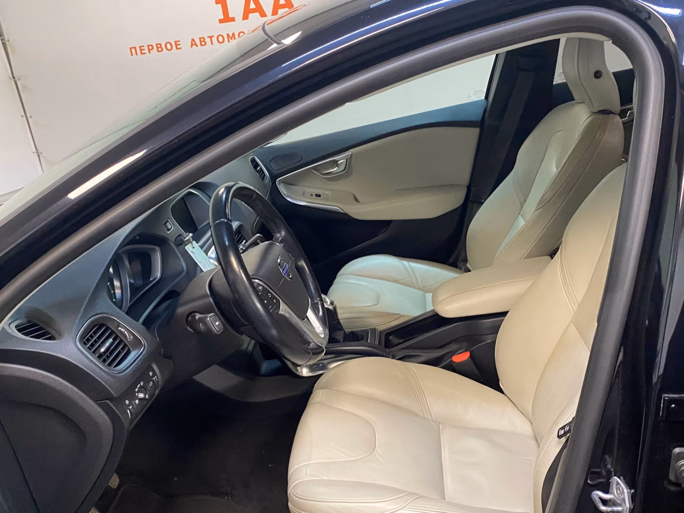 Volvo V40 фото 5