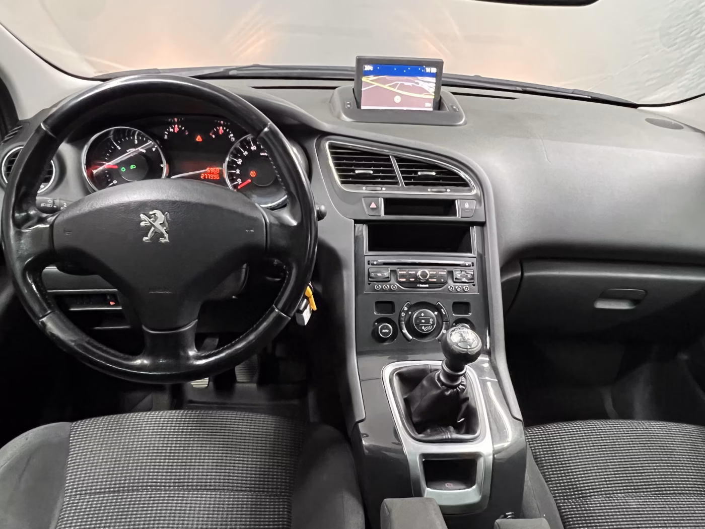 Peugeot 5008 фото 12