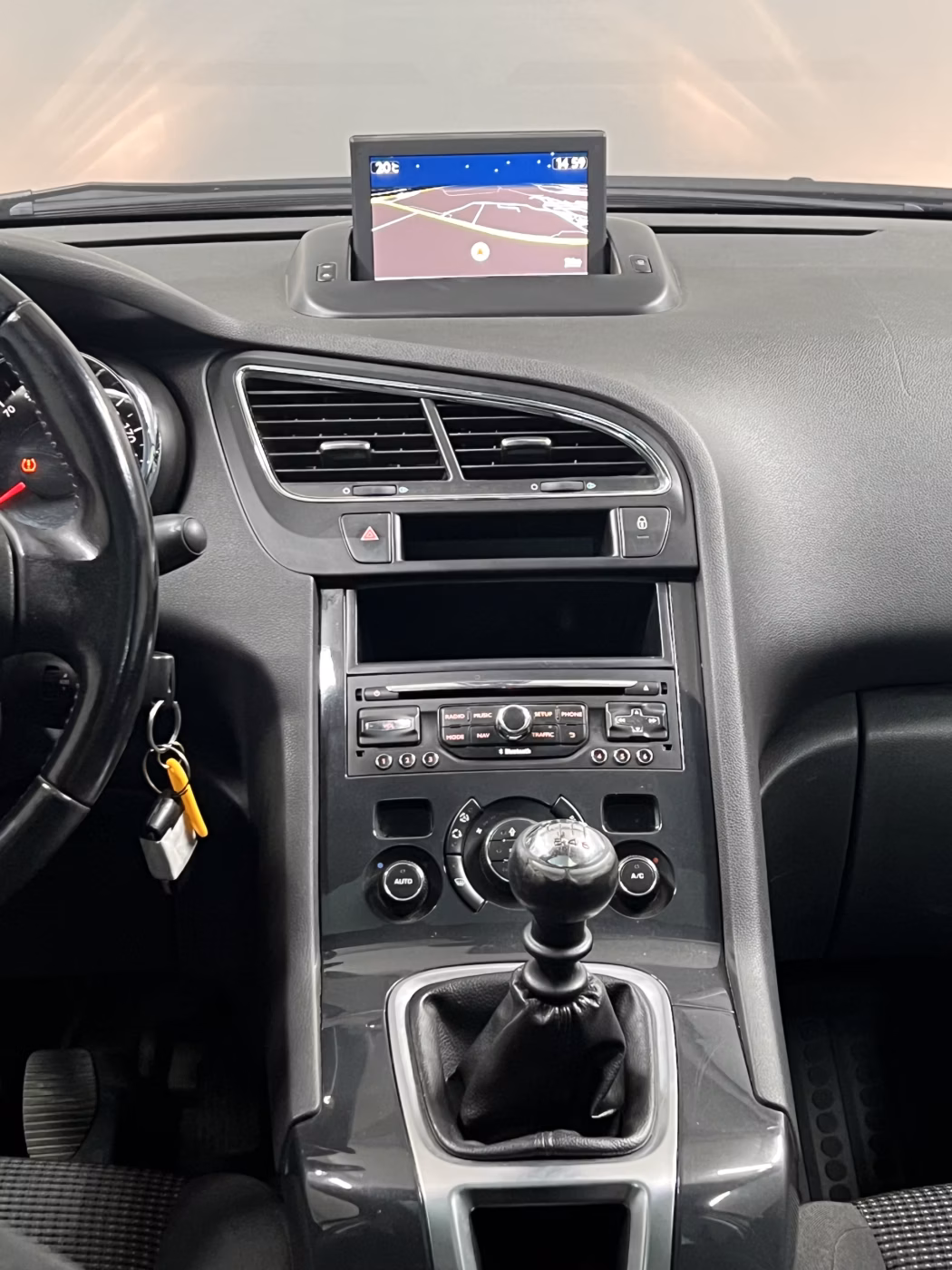 Peugeot 5008 фото 13