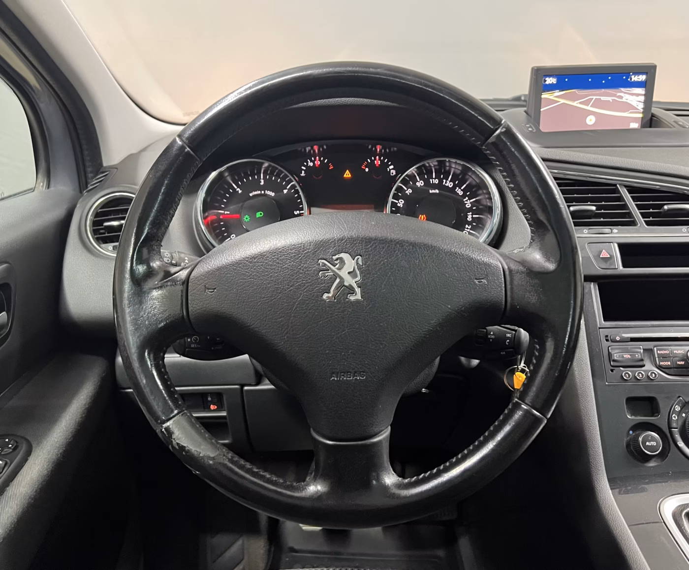 Peugeot 5008 фото 15