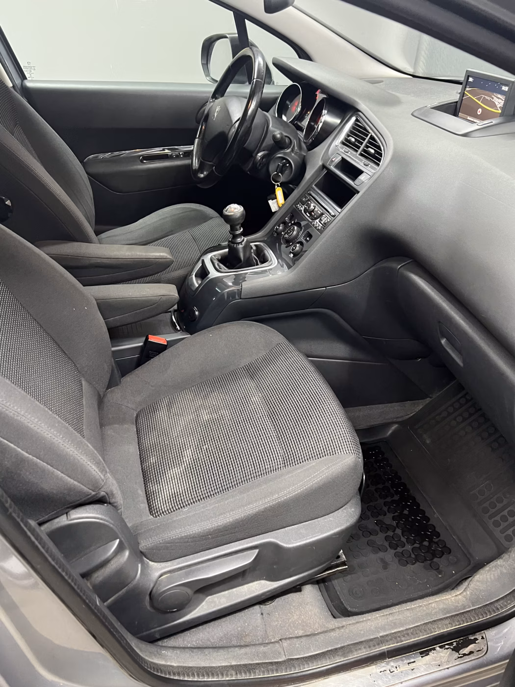 Peugeot 5008 фото 11