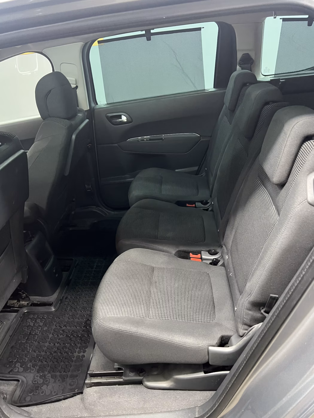 Peugeot 5008 фото 10
