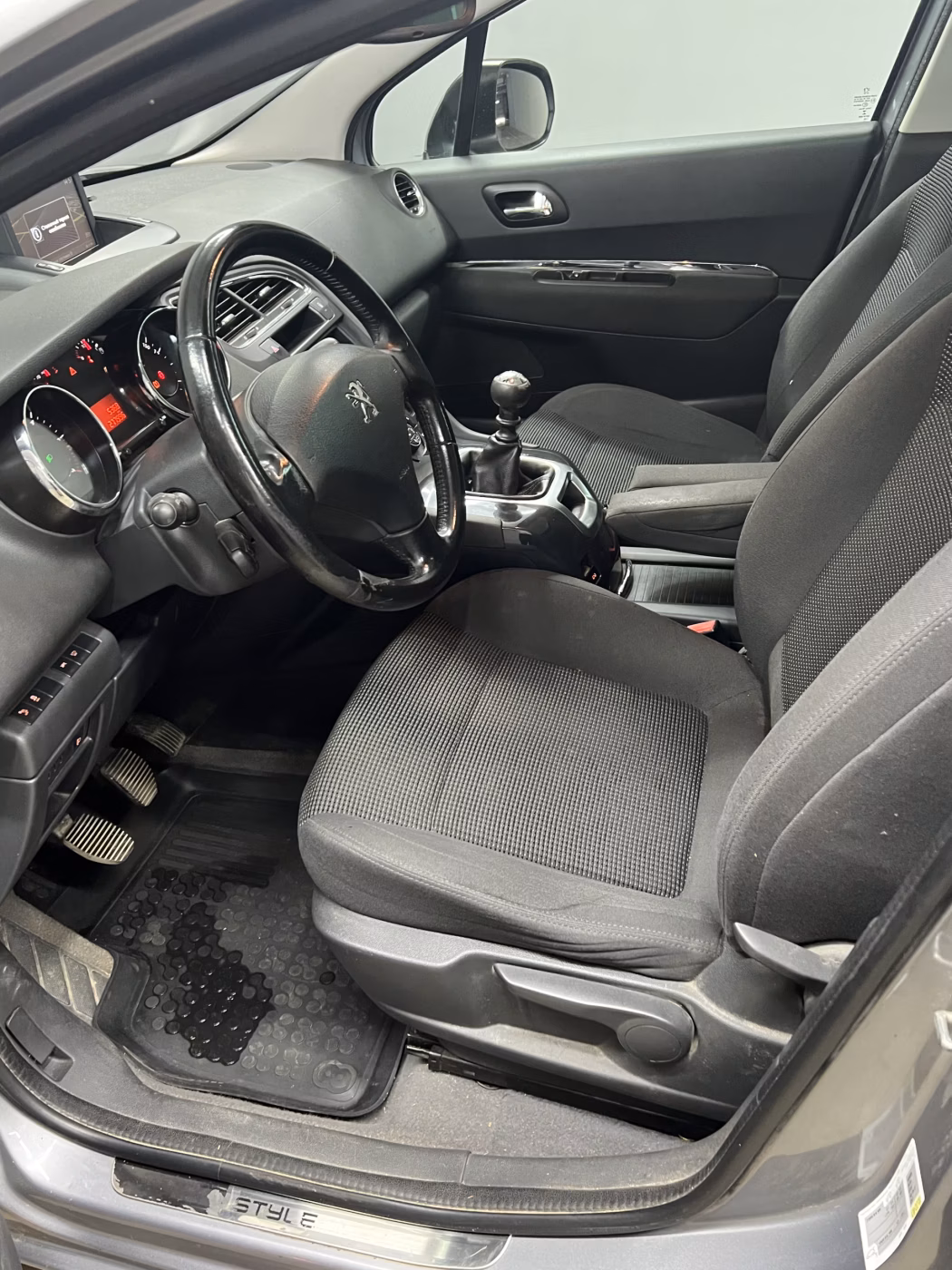 Peugeot 5008 фото 9