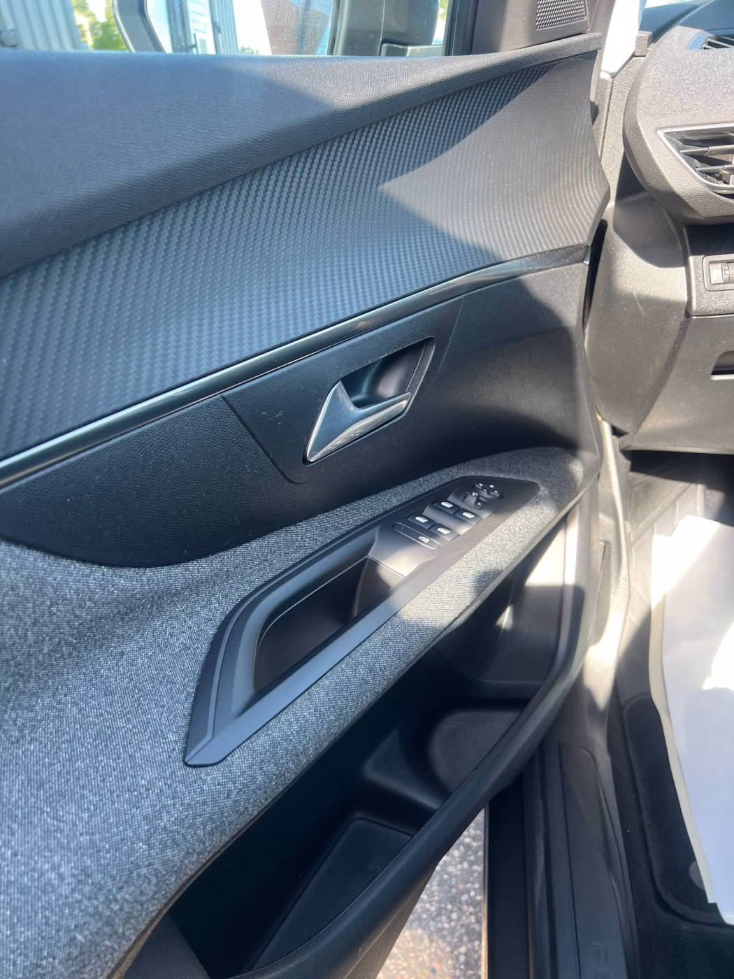 Peugeot 3008 фото 9