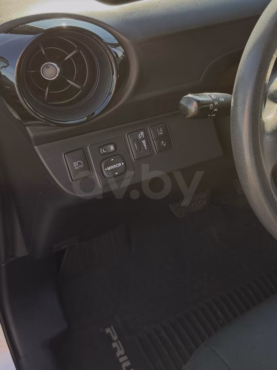 Toyota Prius C фото 6