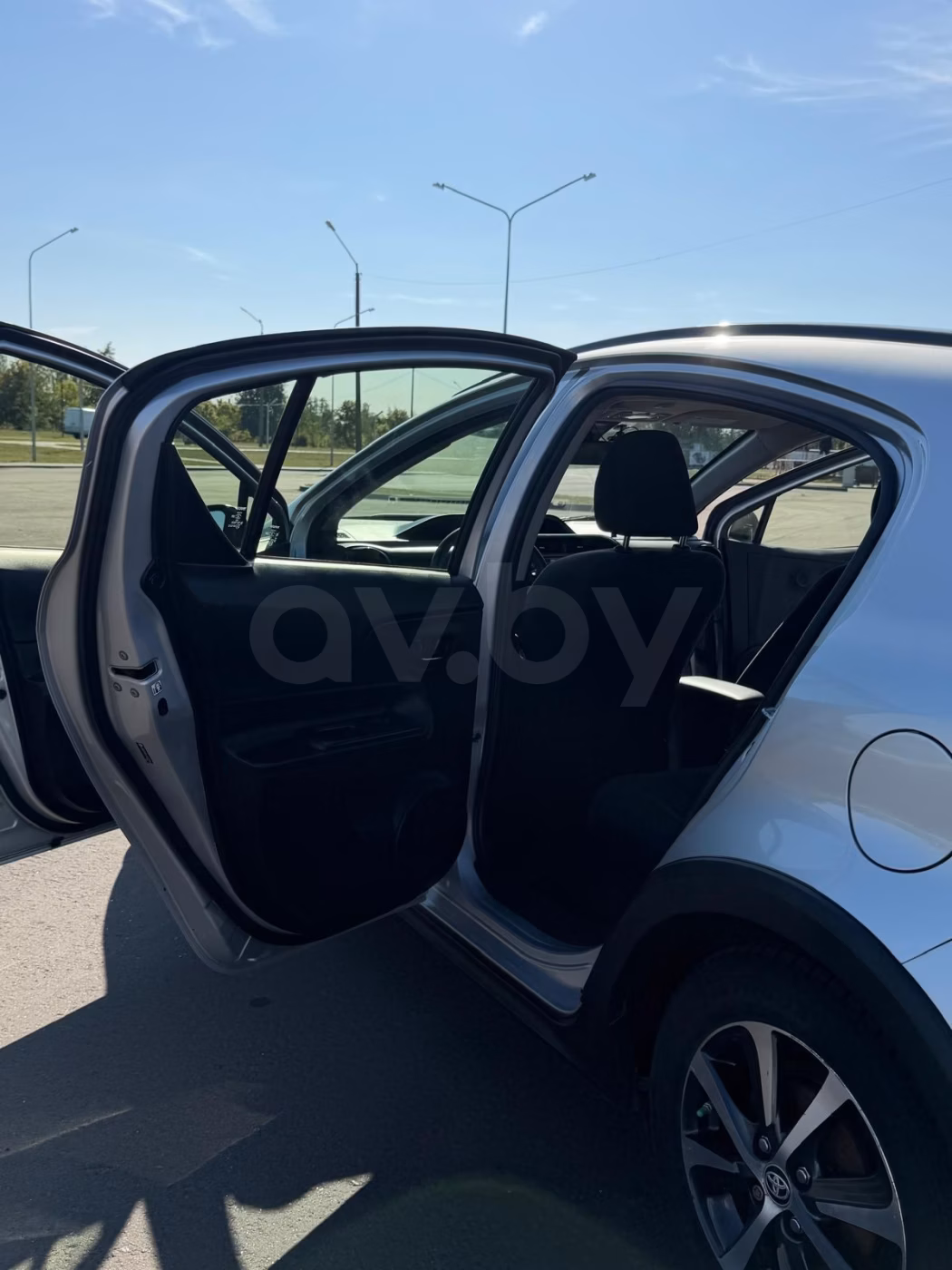 Toyota Prius C фото 12
