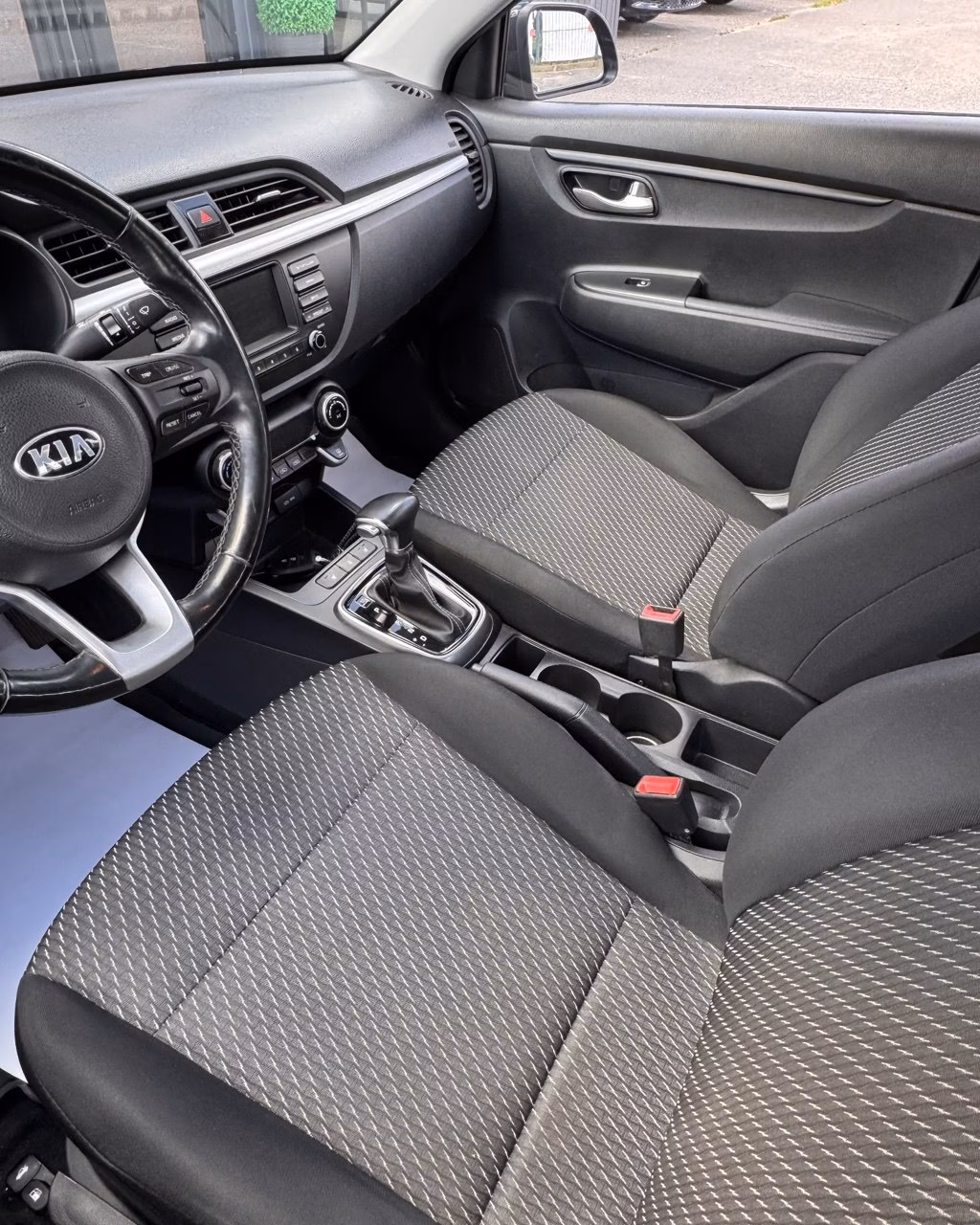 Kia Rio фото 10