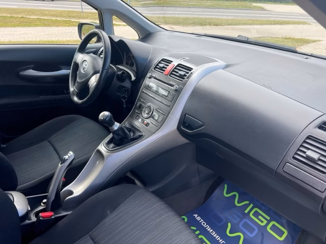 Toyota Auris фото 10