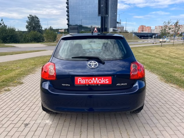 Toyota Auris фото 6