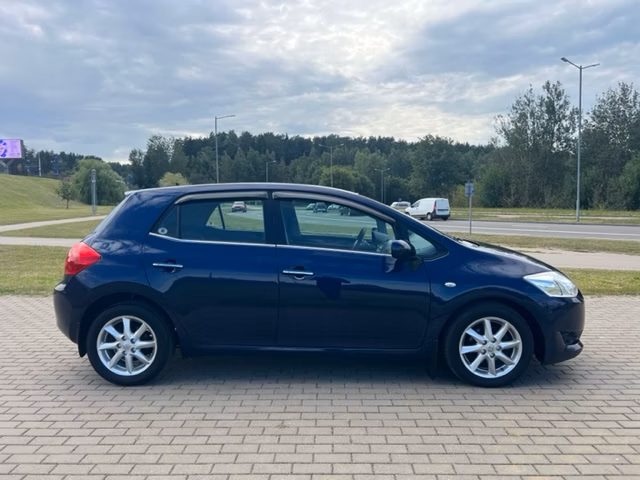 Toyota Auris фото 4