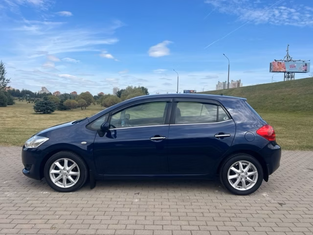 Toyota Auris фото 8