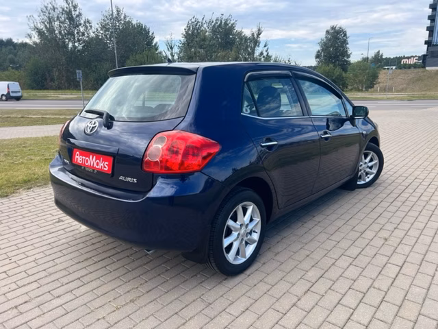 Toyota Auris фото 5