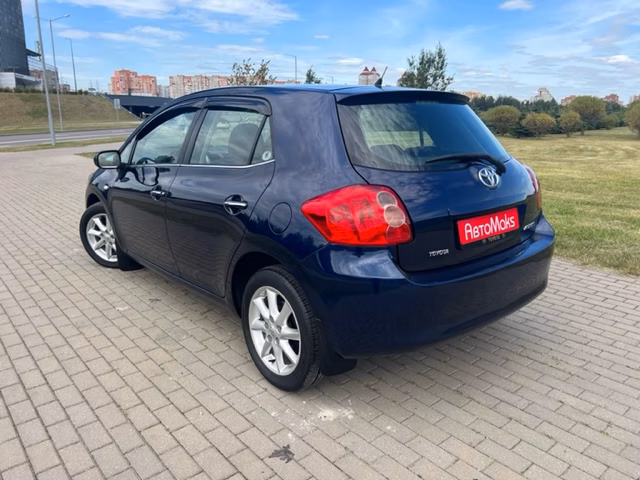 Toyota Auris фото 7