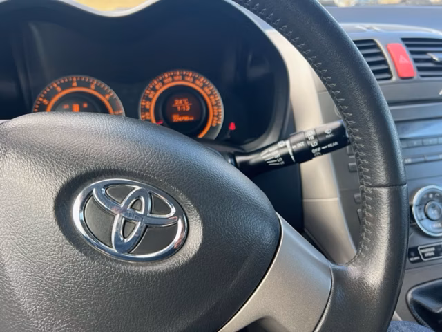 Toyota Auris фото 16