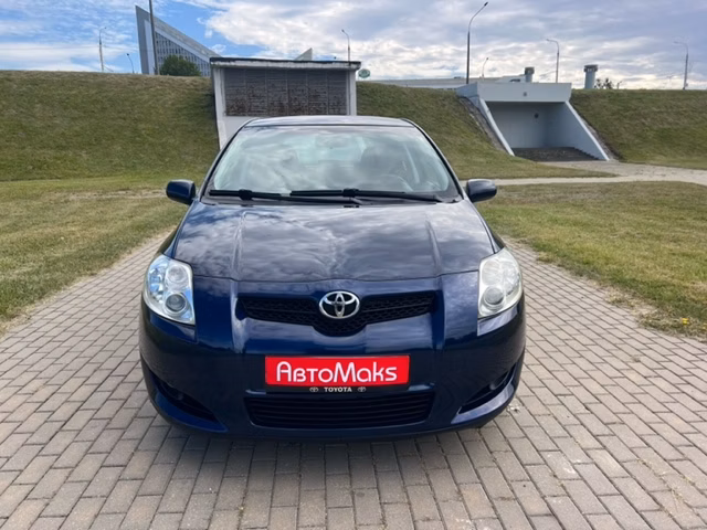 Toyota Auris фото 2