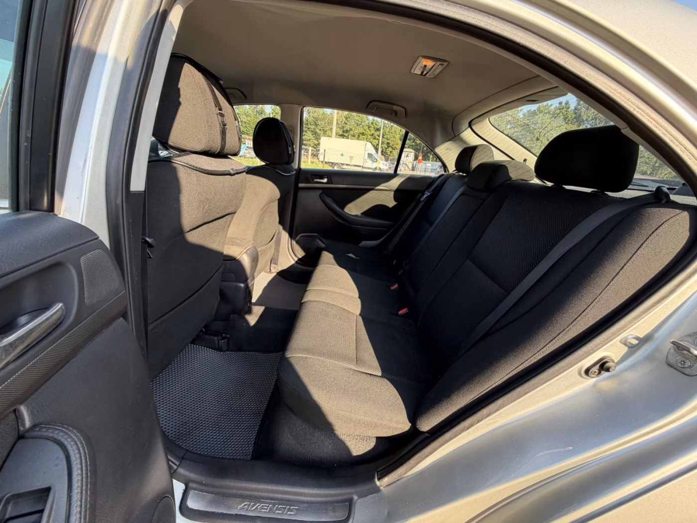Toyota Avensis фото 13