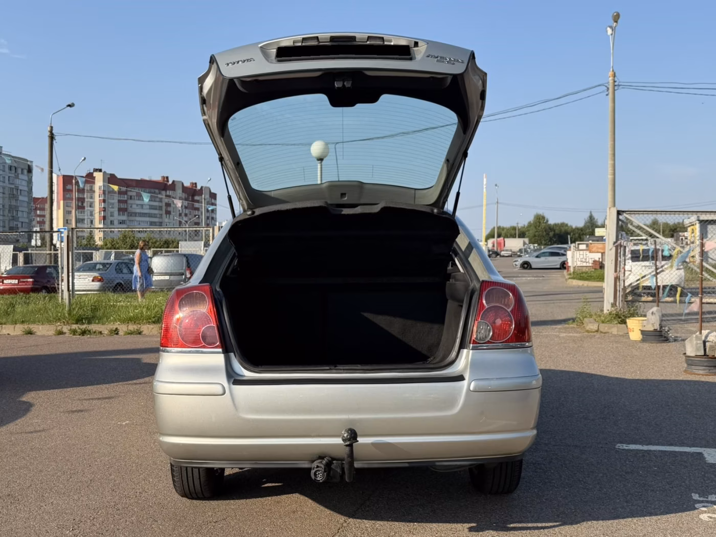 Toyota Avensis фото 7