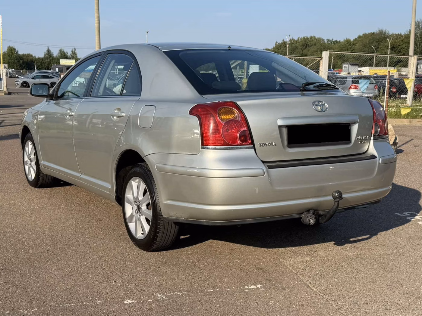 Toyota Avensis фото 5