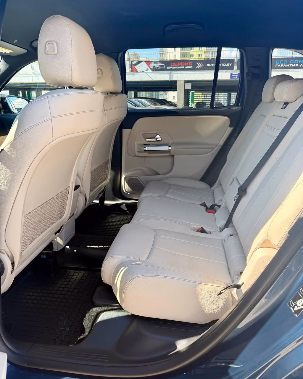 Mercedes-Benz GLB фото 11