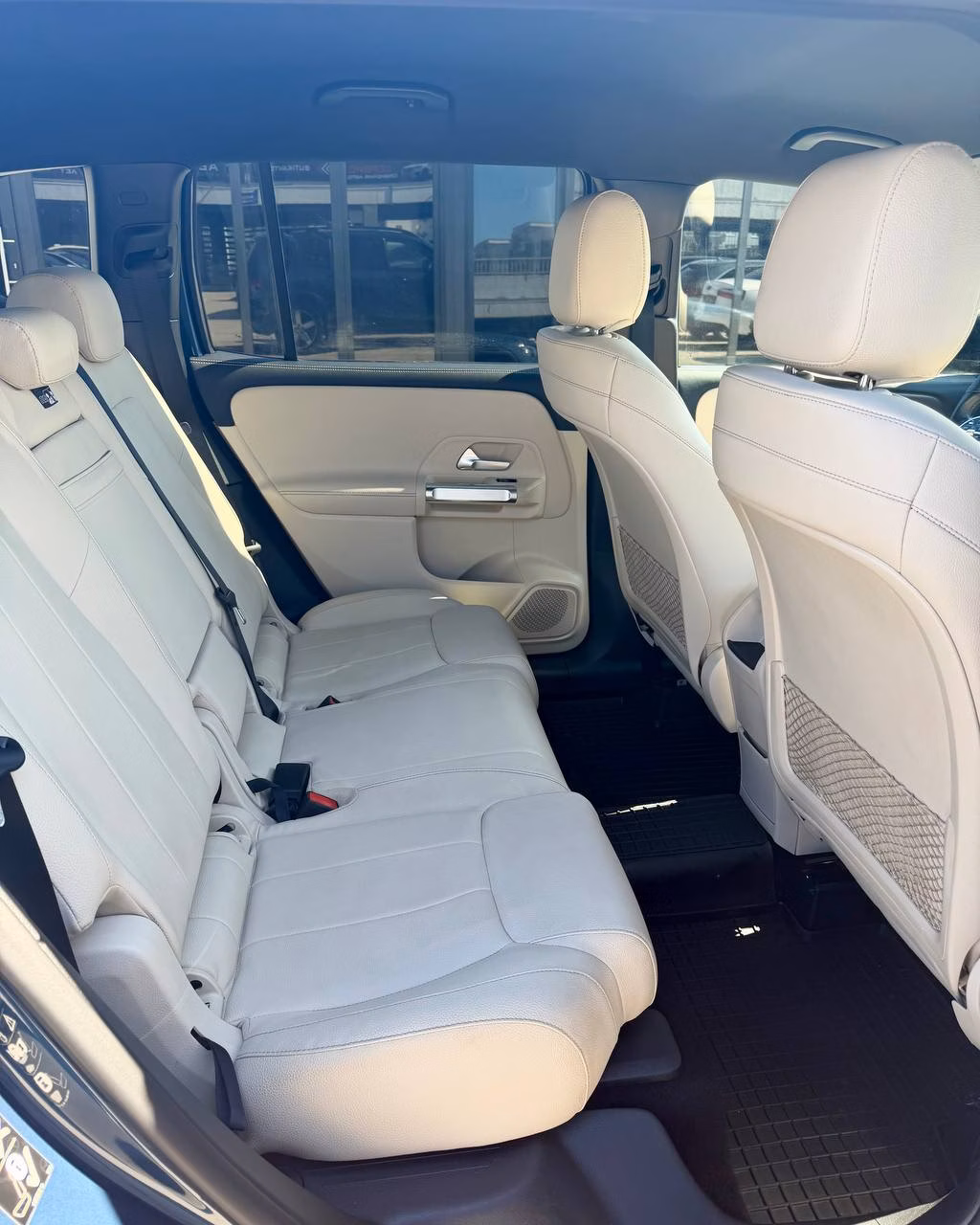 Mercedes-Benz GLB фото 12