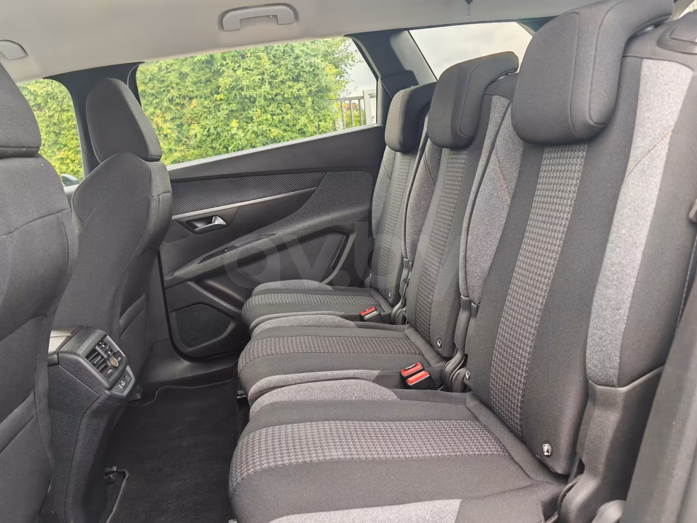 Peugeot 5008 фото 11
