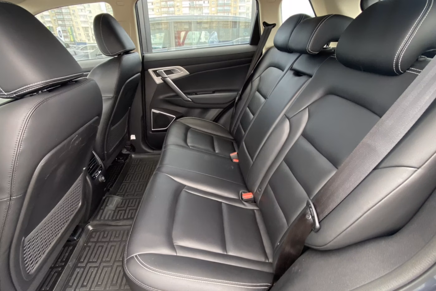 Geely Atlas фото 12