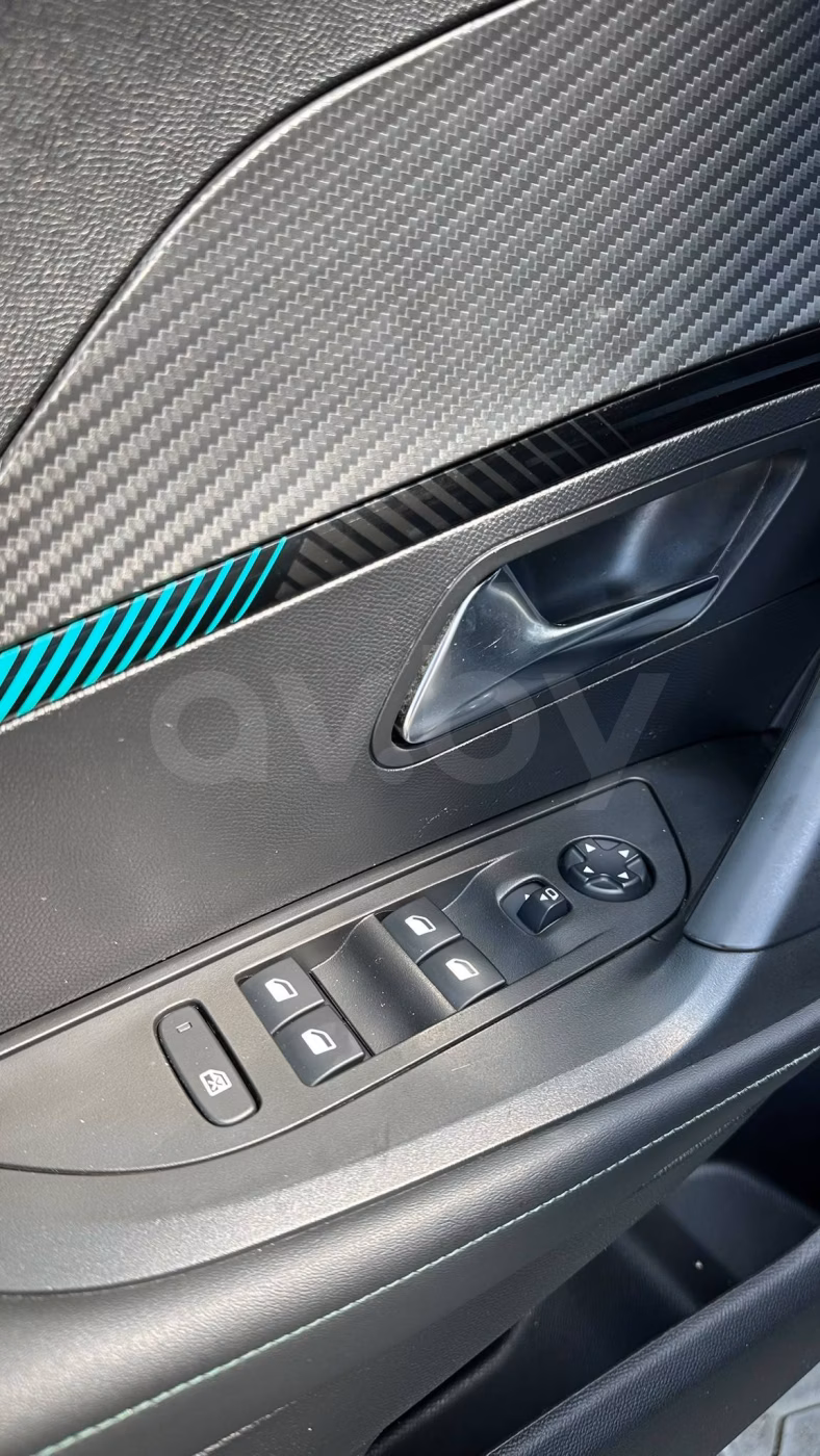 Peugeot 2008 фото 9