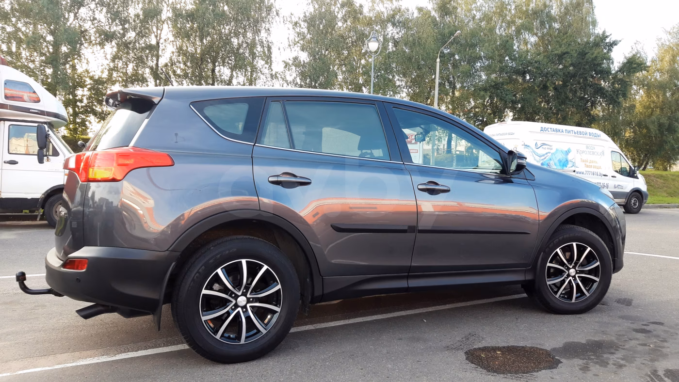 Toyota RAV4 фото 8