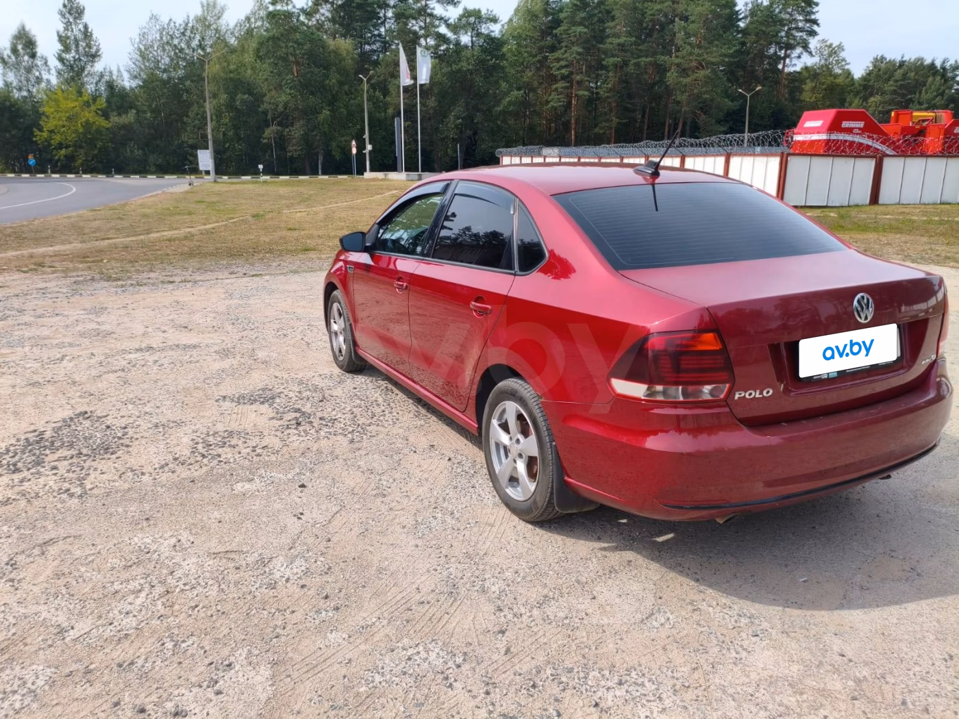 Volkswagen Polo Sedan фото 7