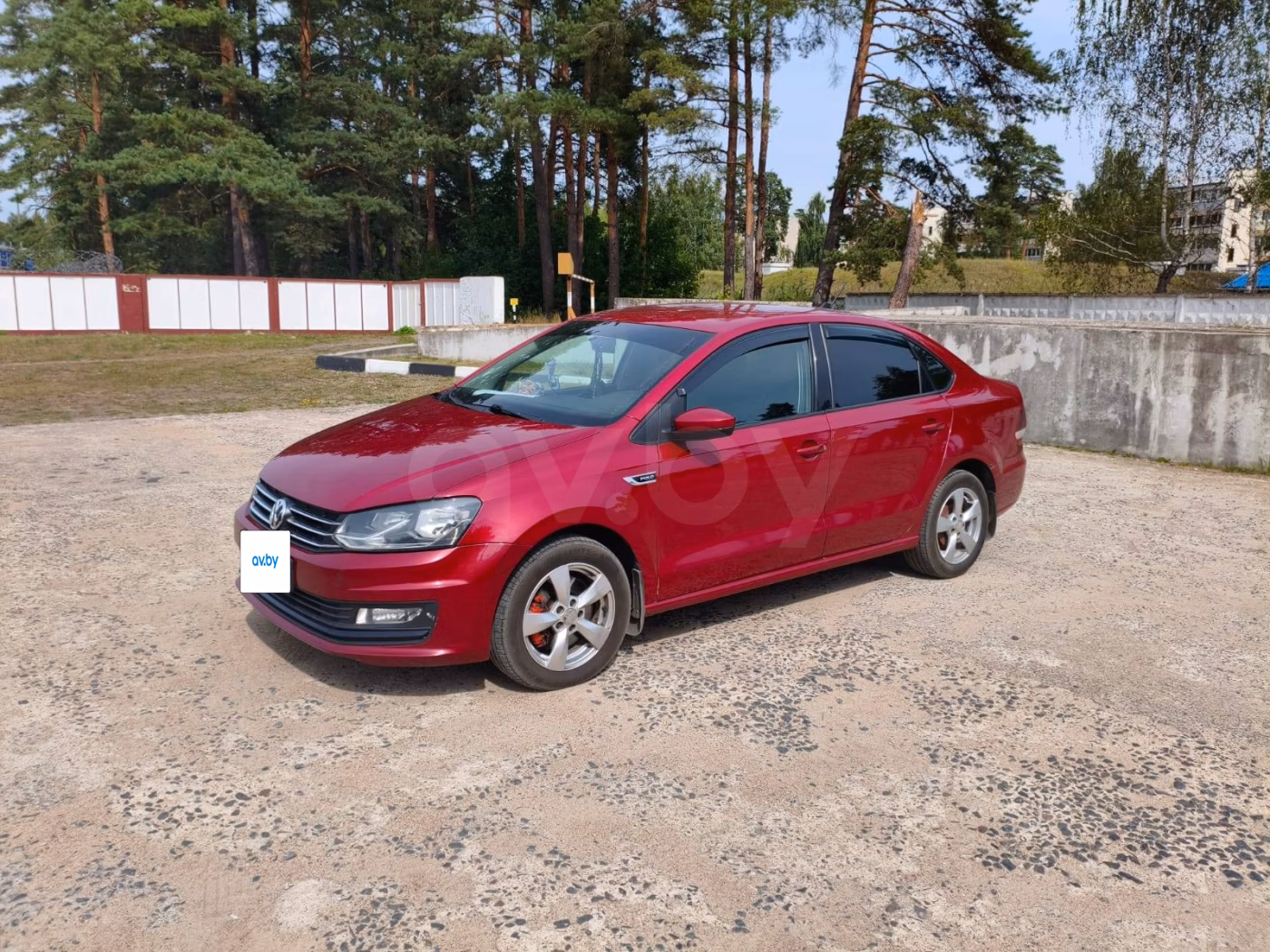 Volkswagen Polo Sedan фото 2