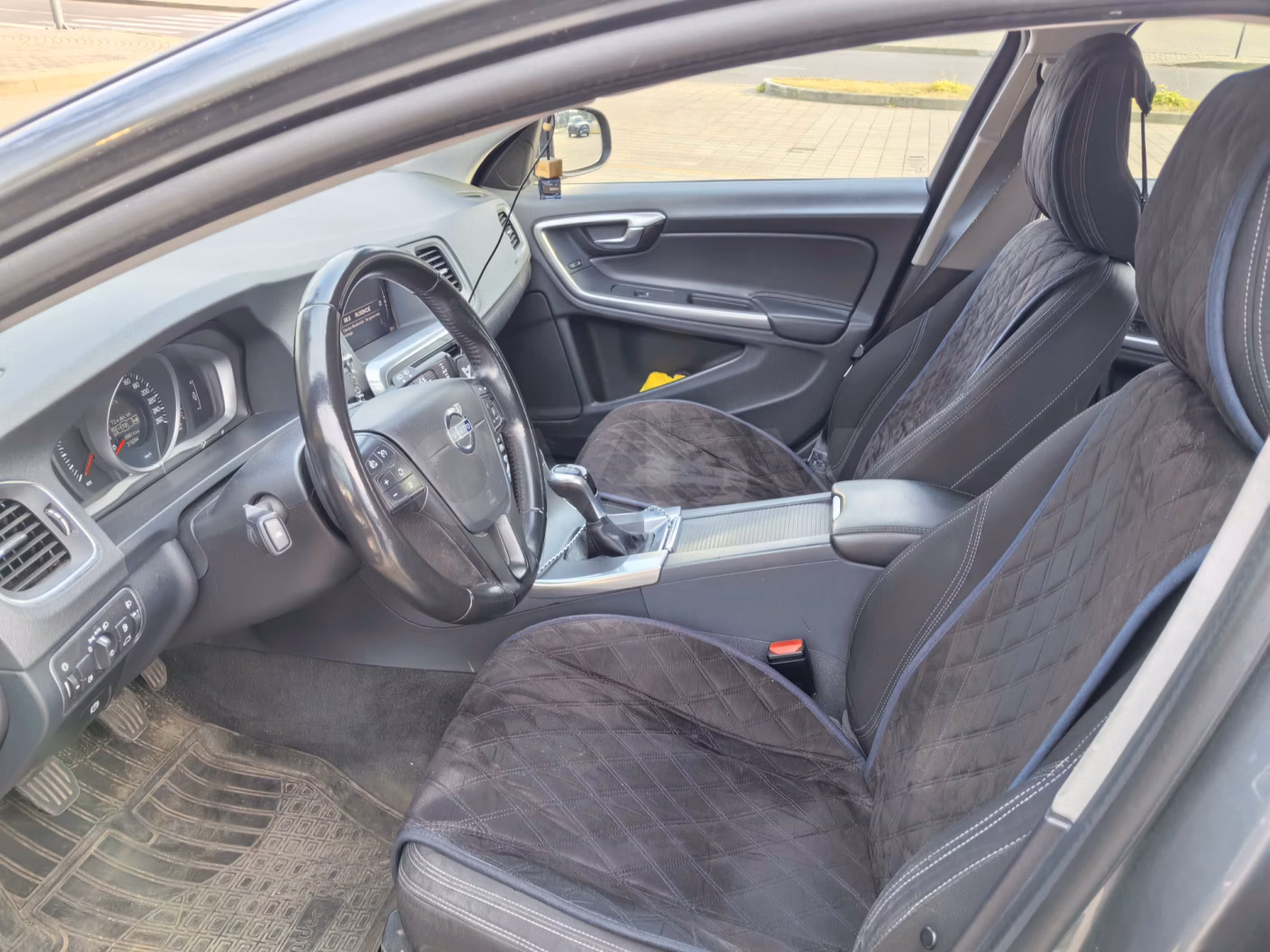 Volvo V60 фото 9