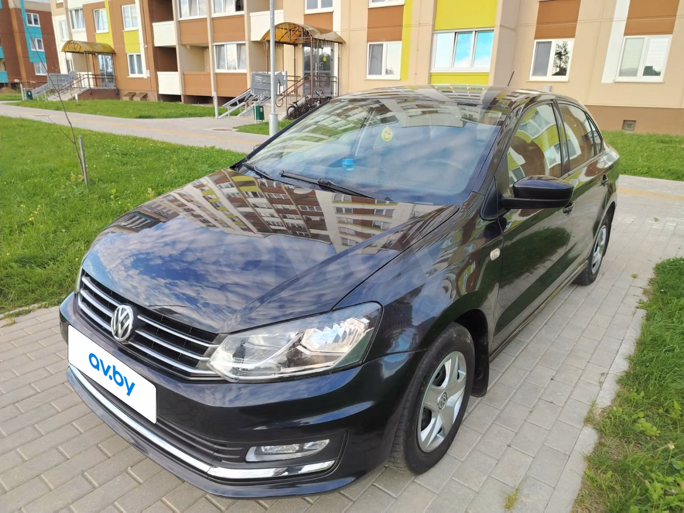 Volkswagen Polo Sedan фото 2