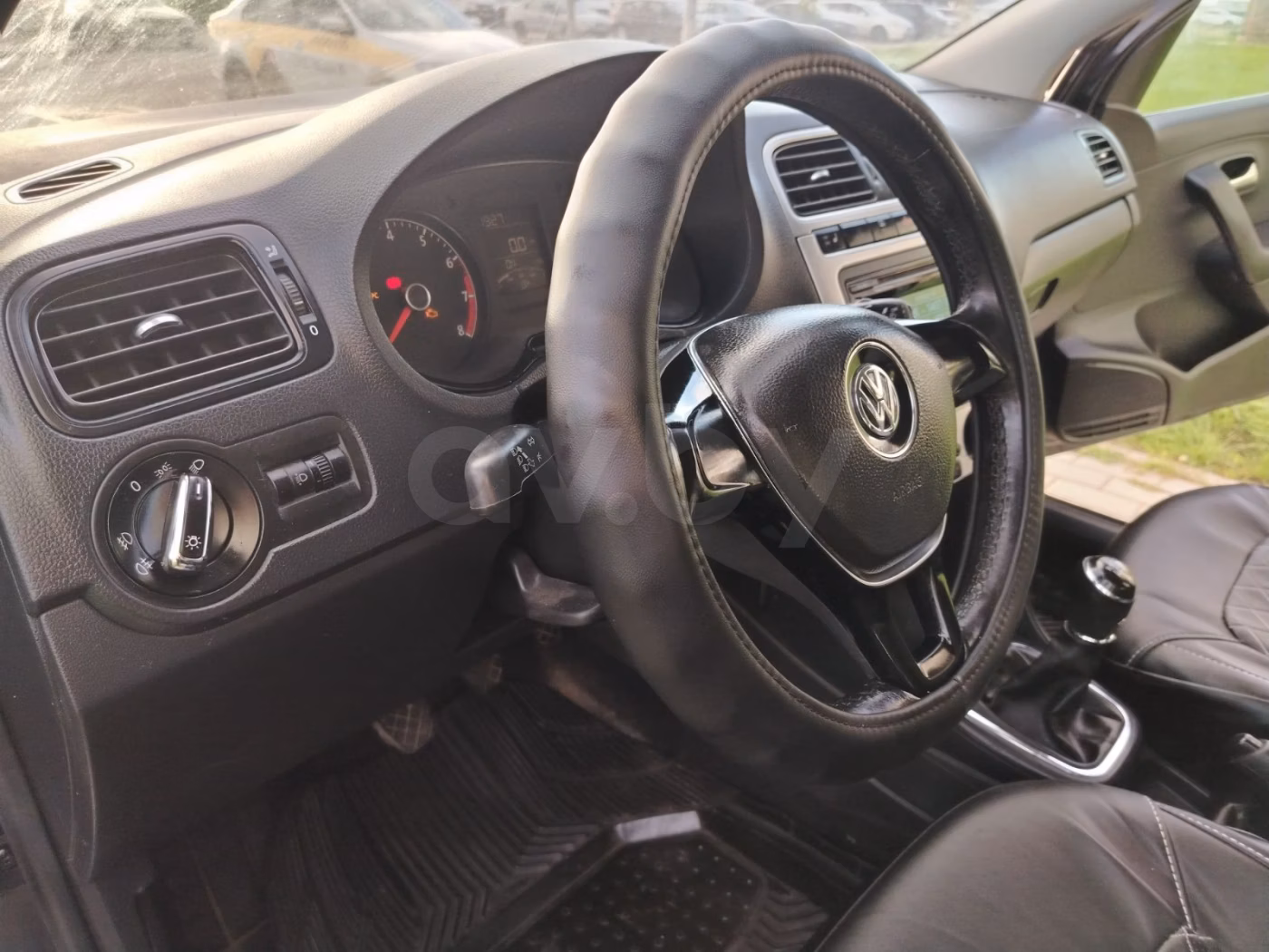 Volkswagen Polo Sedan фото 4