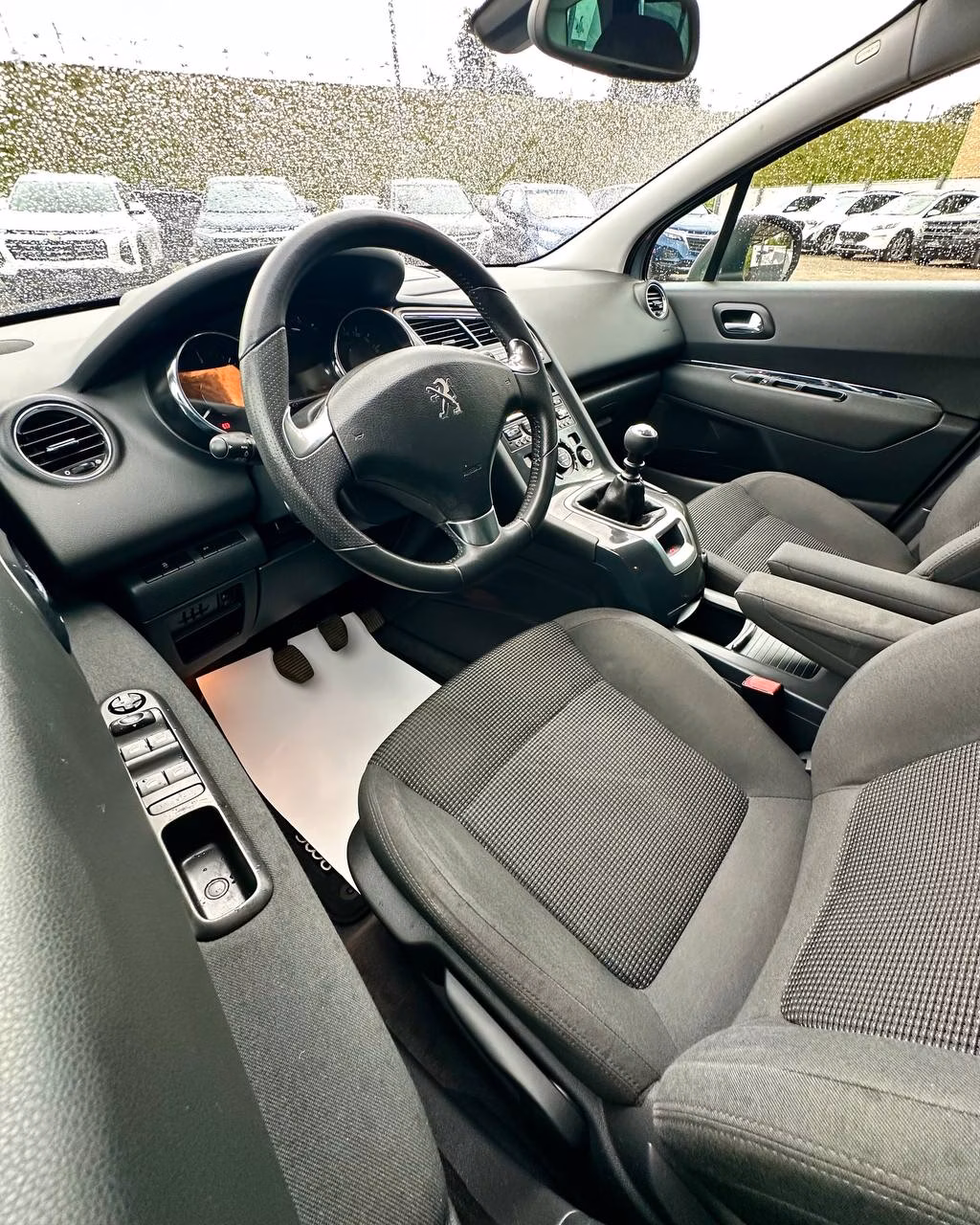 Peugeot 5008 фото 17