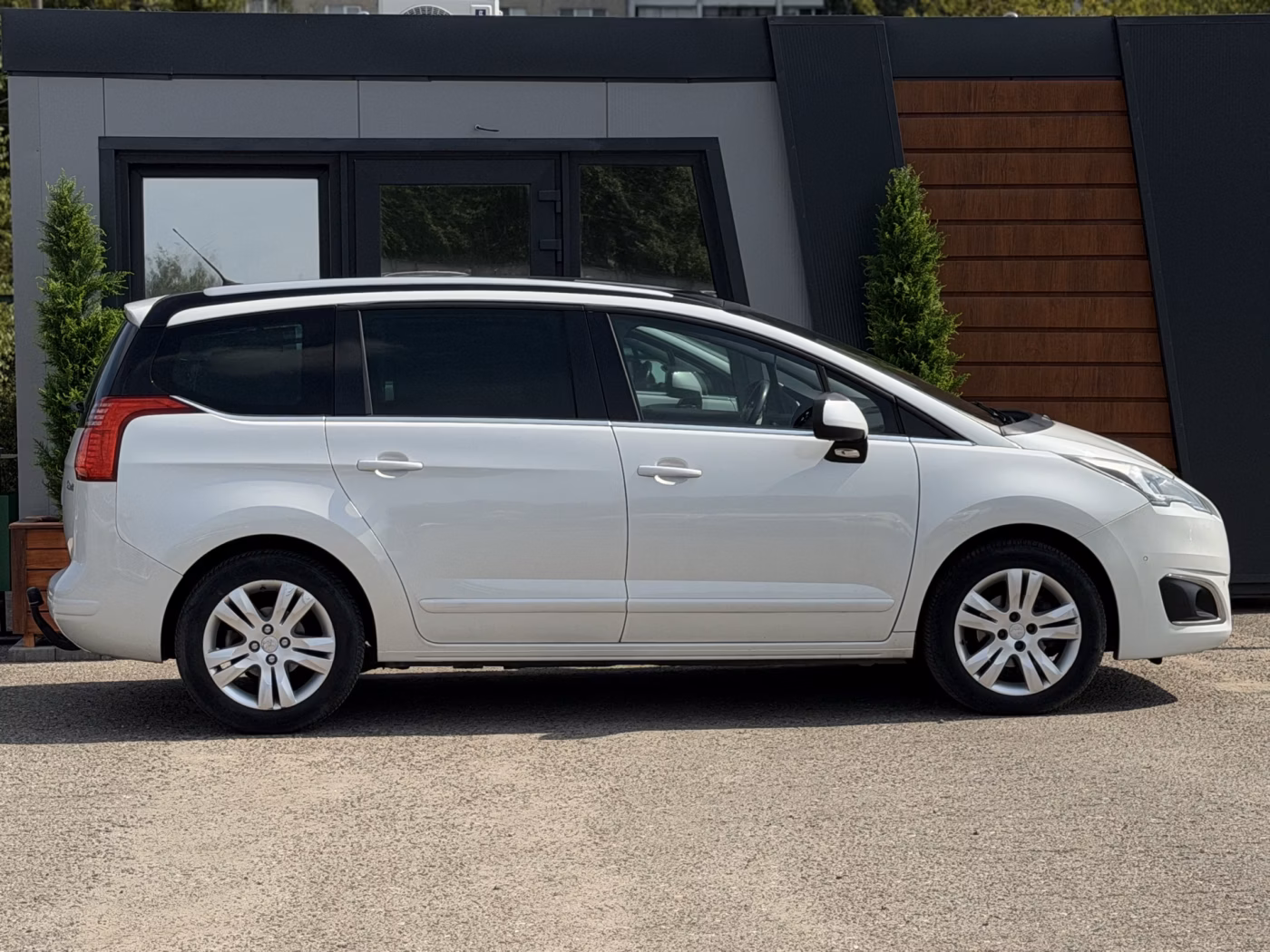 Peugeot 5008 фото 2