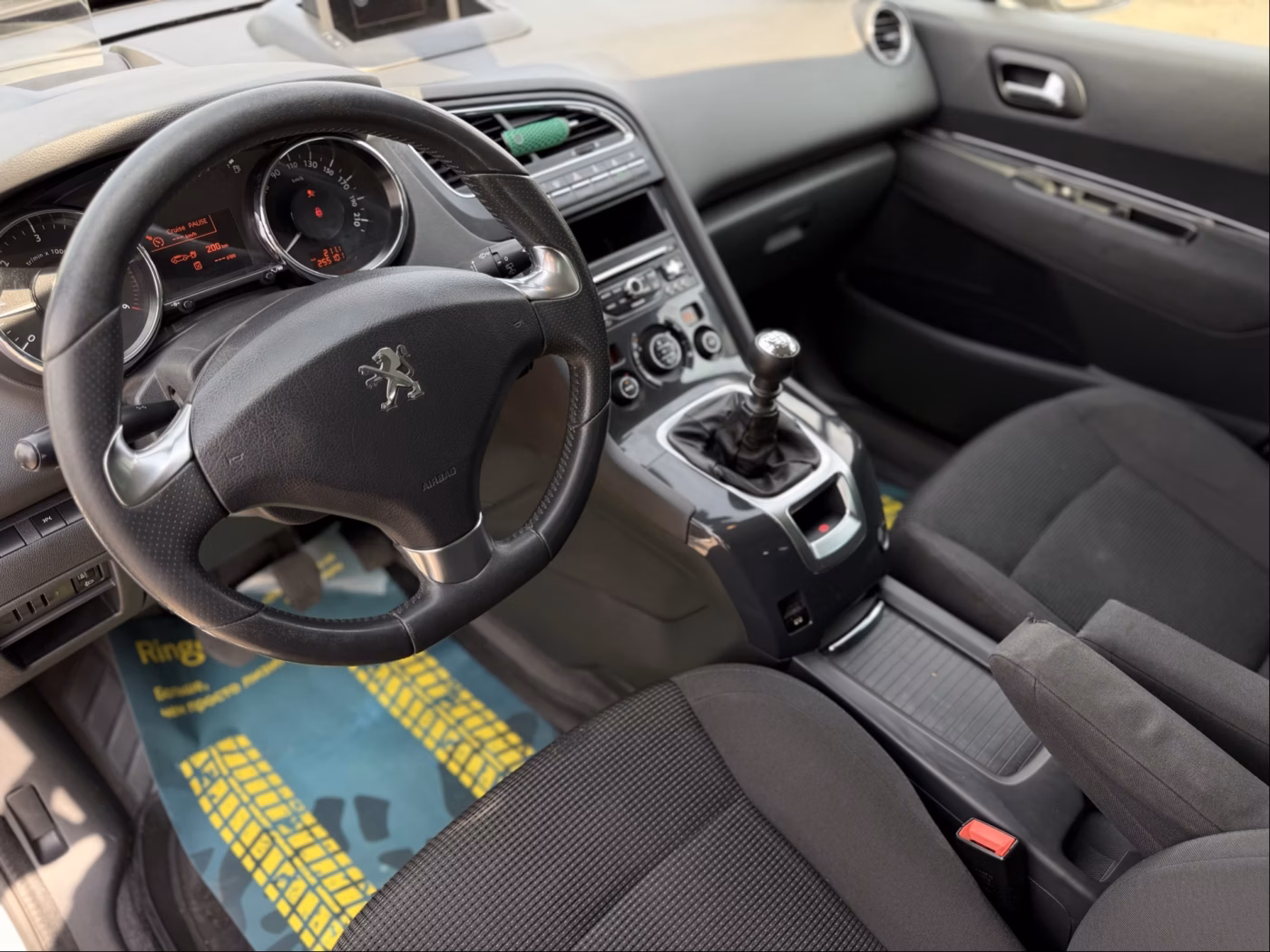 Peugeot 5008 фото 9
