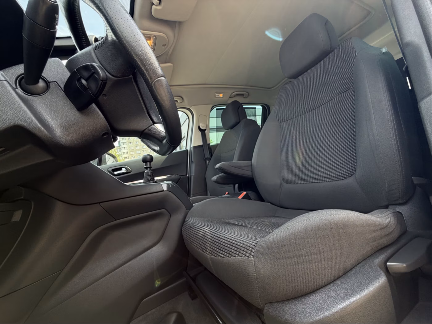 Peugeot 5008 фото 10