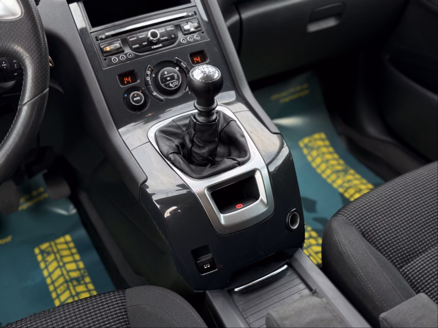 Peugeot 5008 фото 18