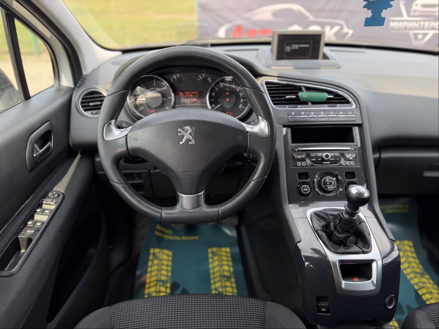 Peugeot 5008 фото 15