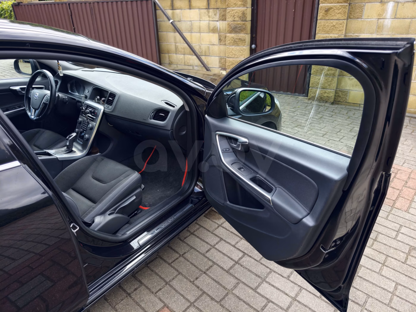Volvo S60 фото 8