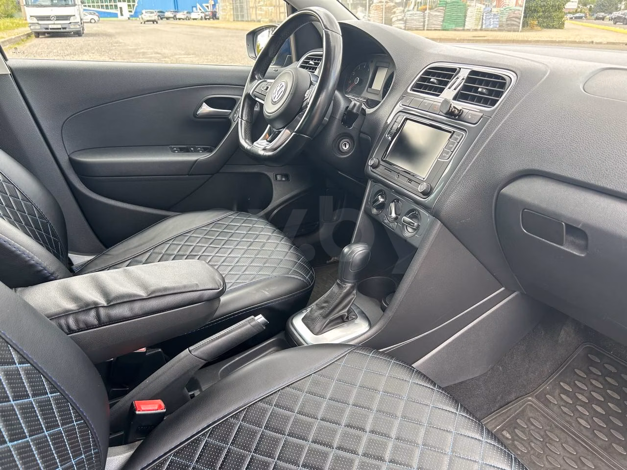 Volkswagen Polo Sedan фото 14