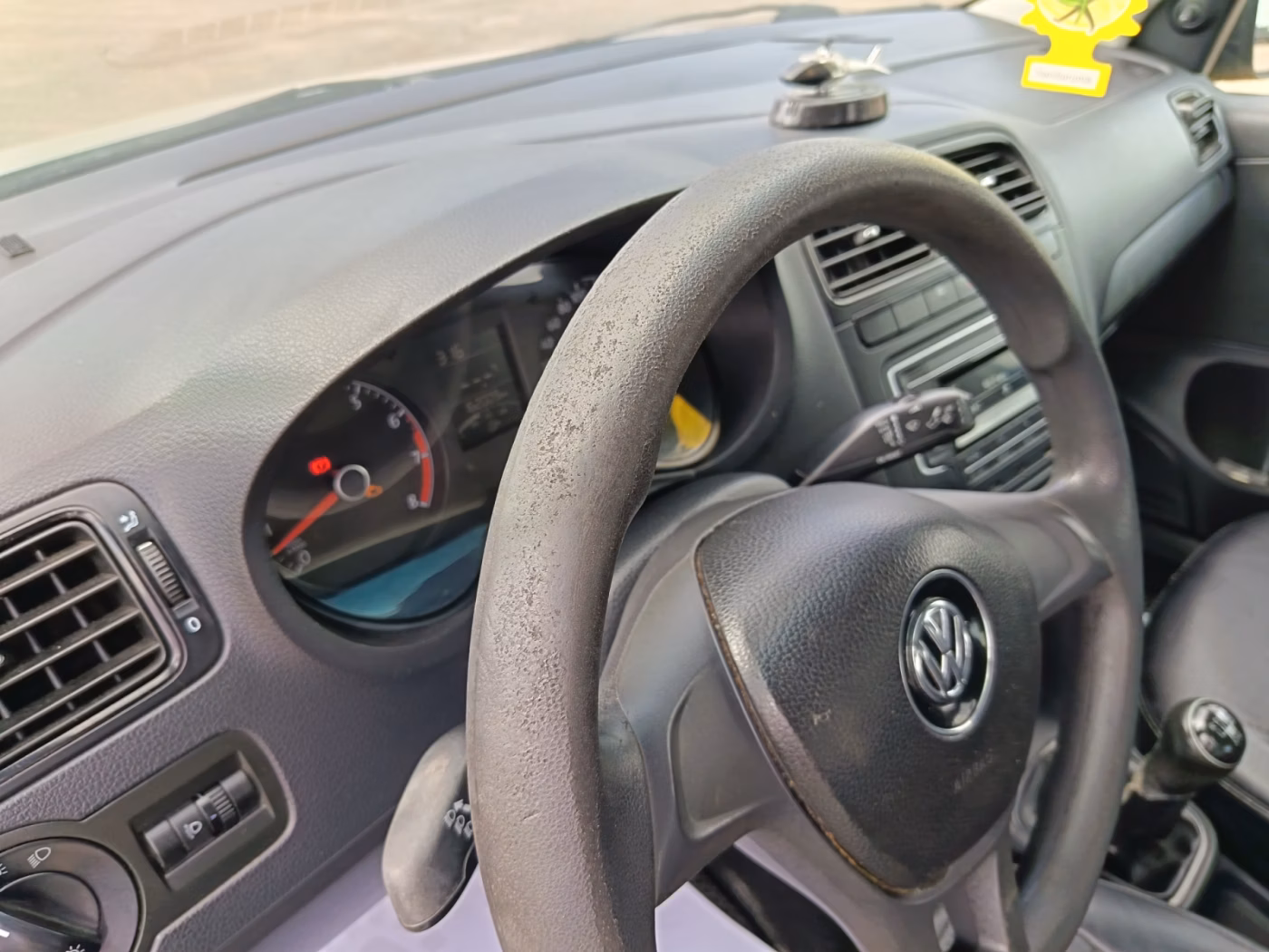 Volkswagen Polo Sedan фото 13