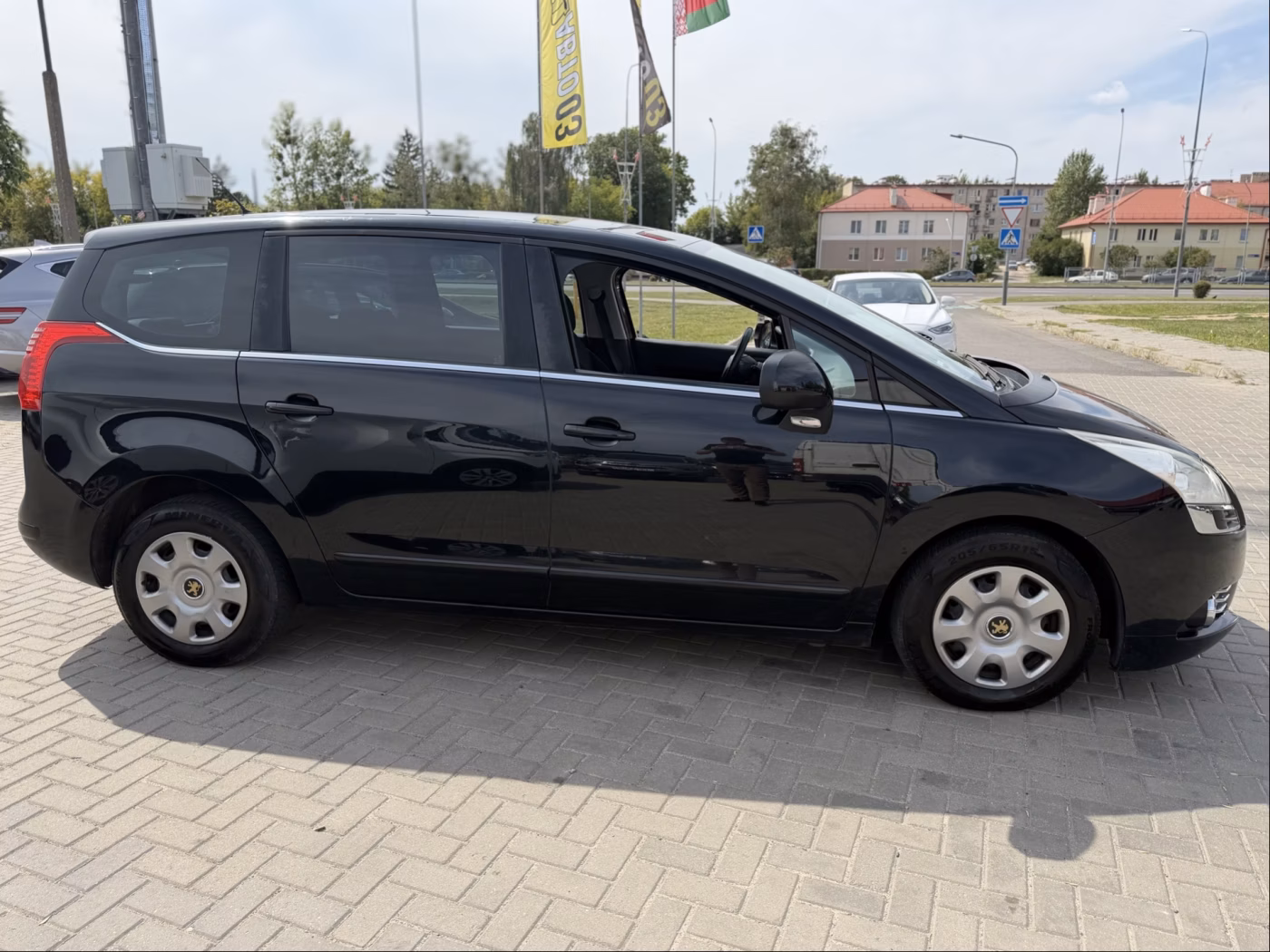 Peugeot 5008 фото 9