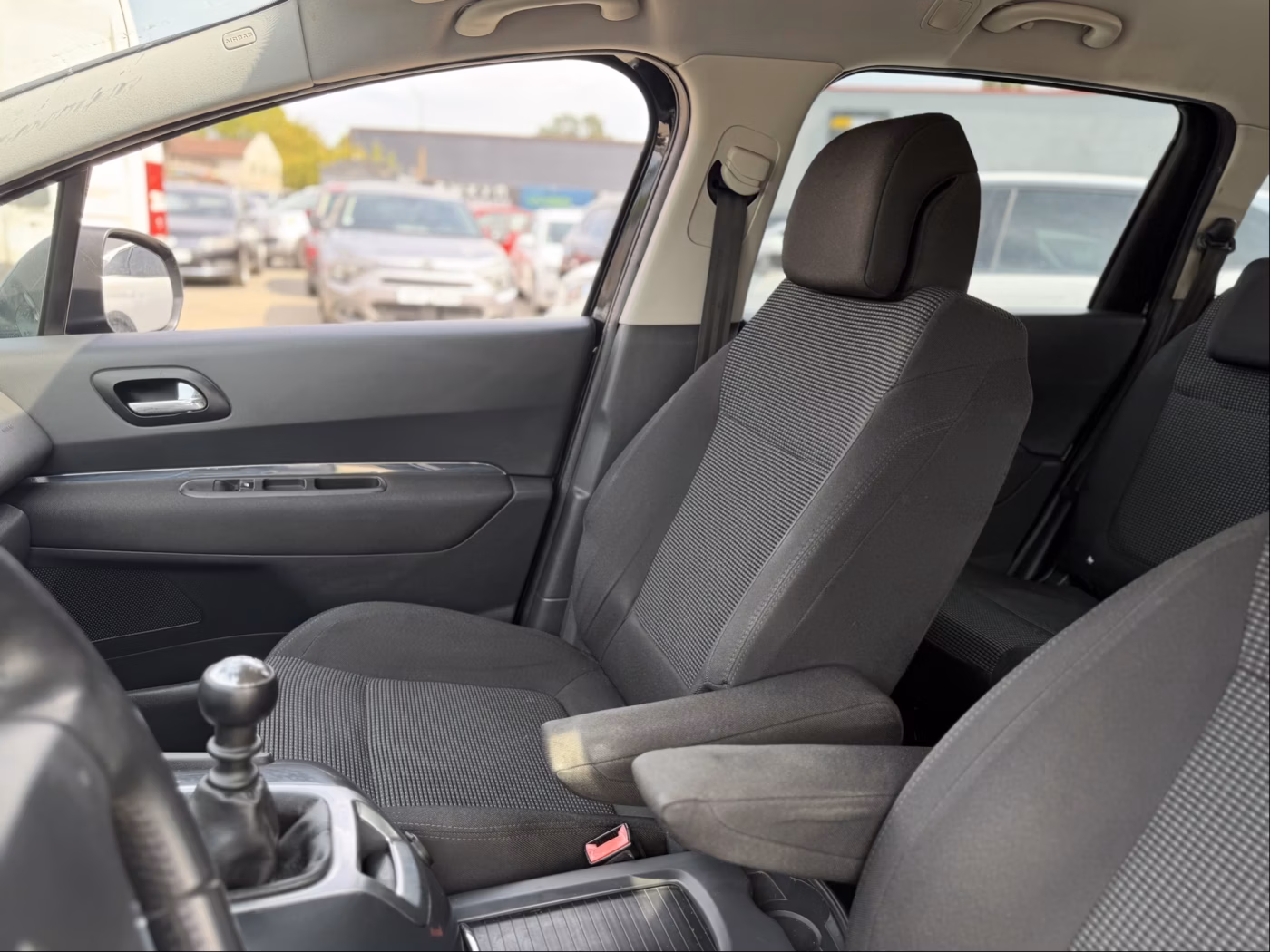 Peugeot 5008 фото 17