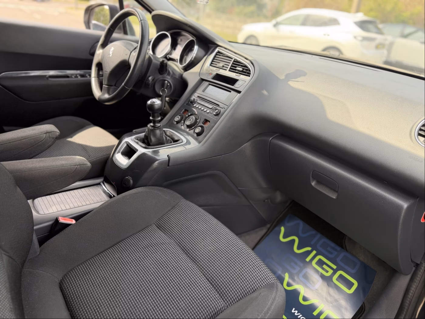 Peugeot 5008 фото 16