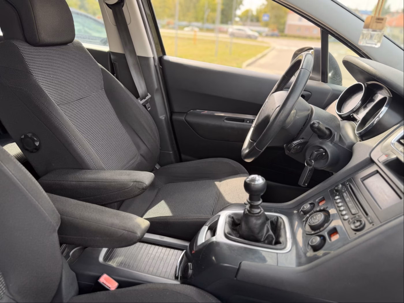 Peugeot 5008 фото 18