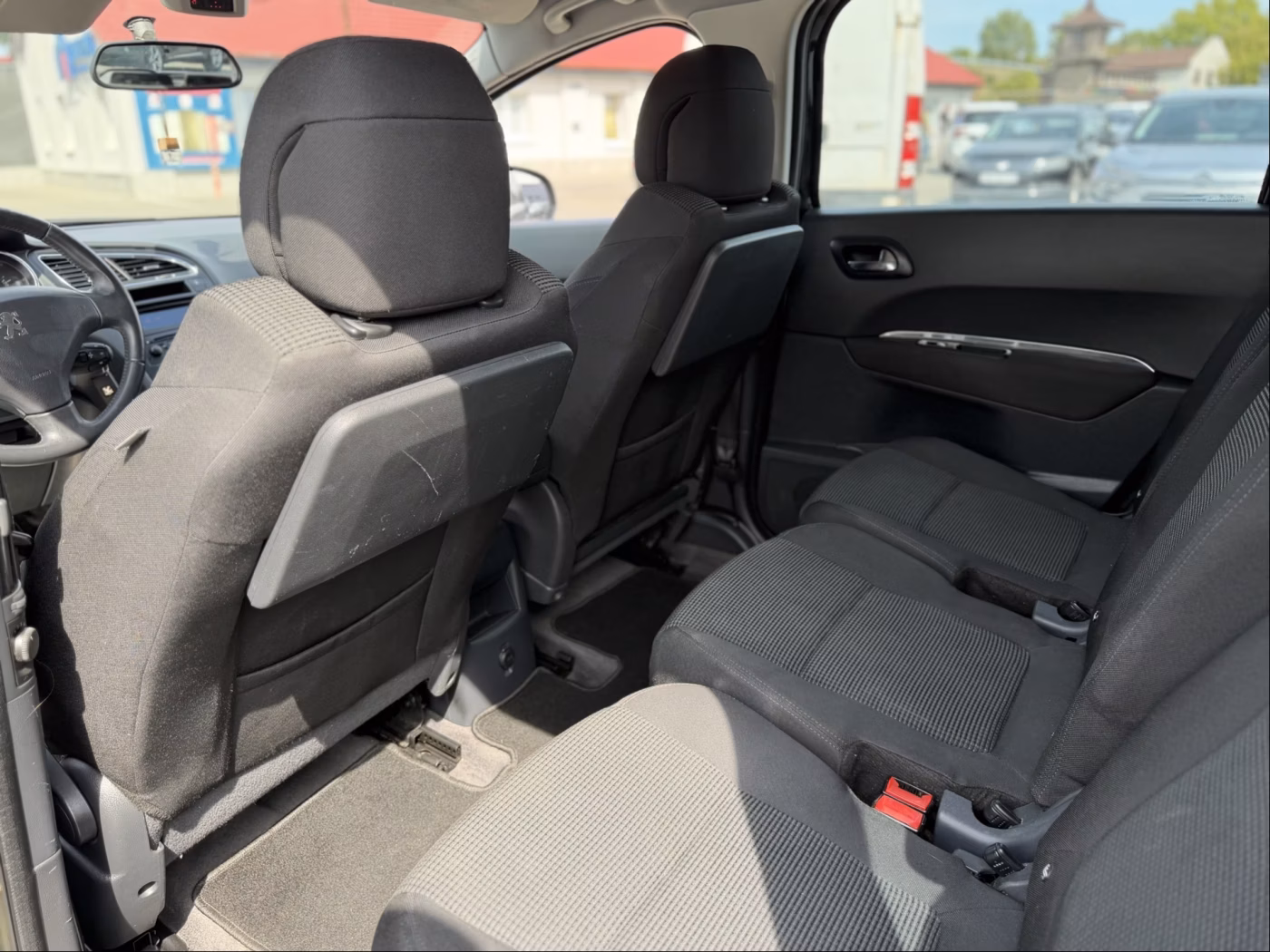 Peugeot 5008 фото 25