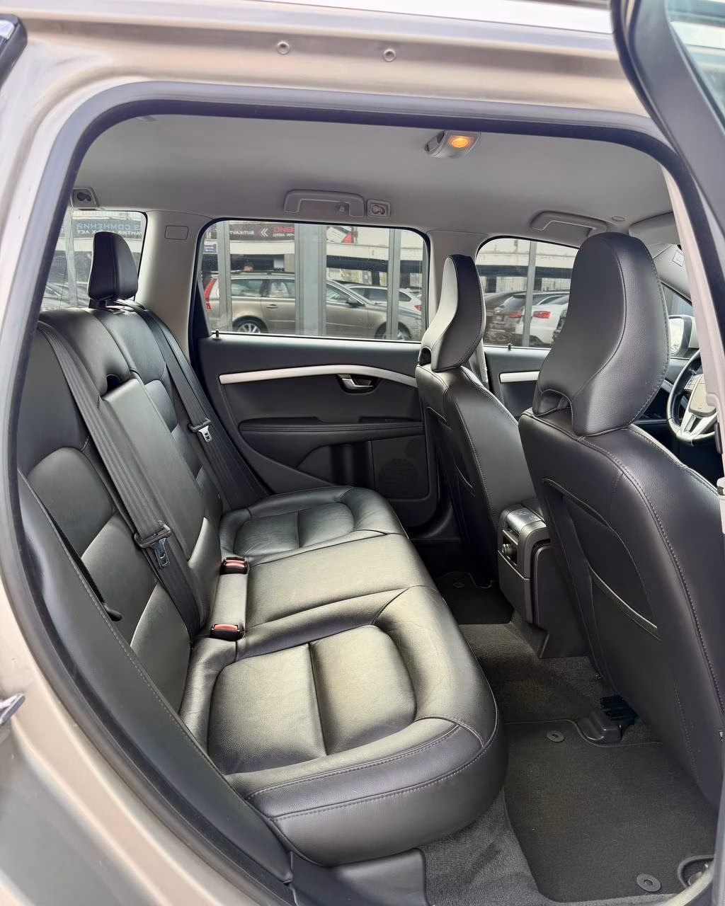 Volvo V70 фото 12